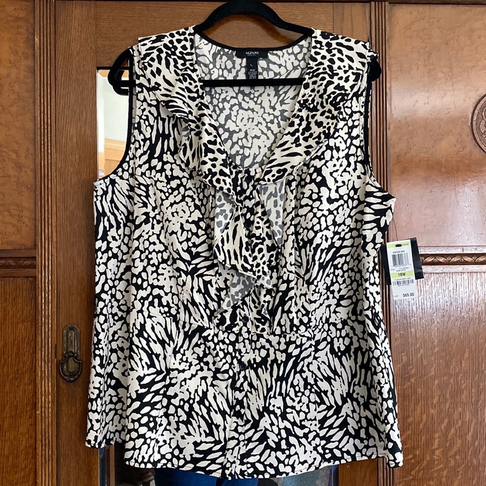 Alfani sleeveless button down blouse. Ruffle front. Great for summer.